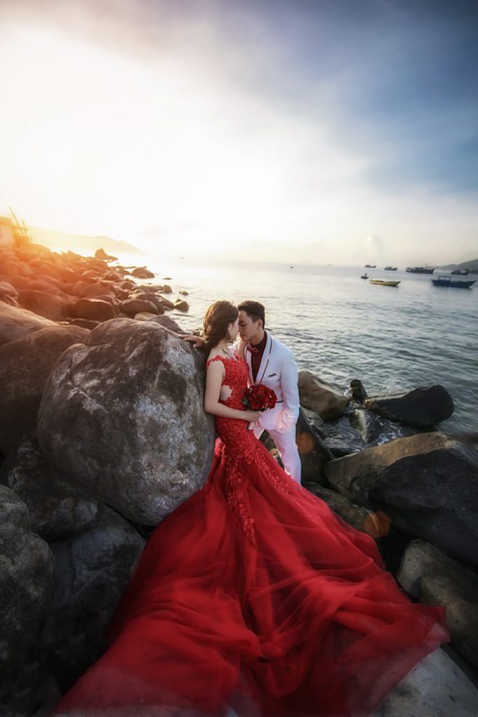 Best Outfits for Pre-Wedding Shoots | Couple Shoots